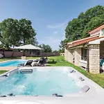 Dom wakacyjny Amazing In Šajini