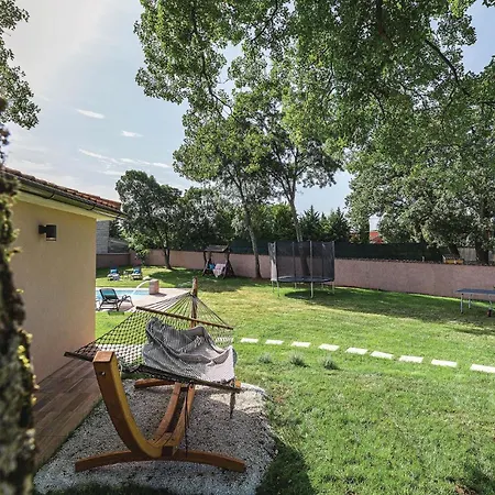 Cozy In With Outdoor Swimming Pool Dom wakacyjny