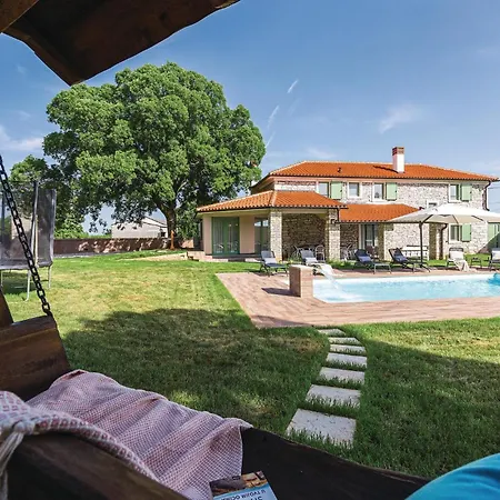 Cozy In With Outdoor Swimming Pool Holiday home