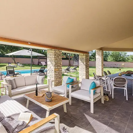 Holiday home Cozy In With Outdoor Swimming Pool
