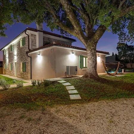 Holiday home Cozy In With Outdoor Swimming Pool