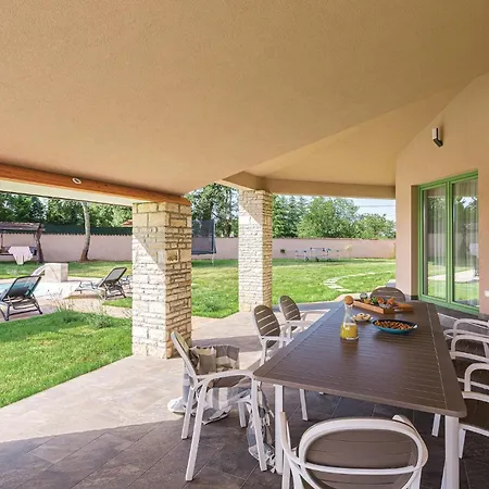 Cozy In With Outdoor Swimming Pool Holiday home *